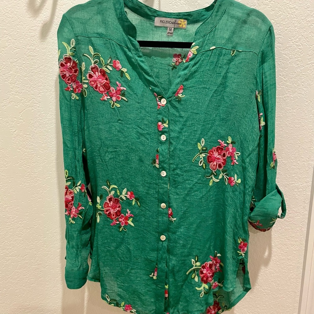 Figuerca & Flower green embroidered blouse w/ matching tank